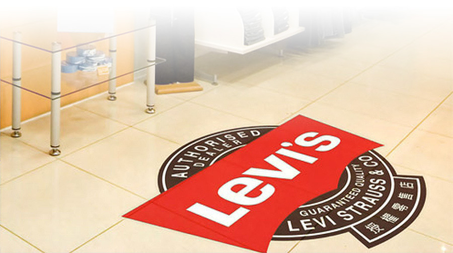 Vloerstickers laten drukken voor op de winkel vloer