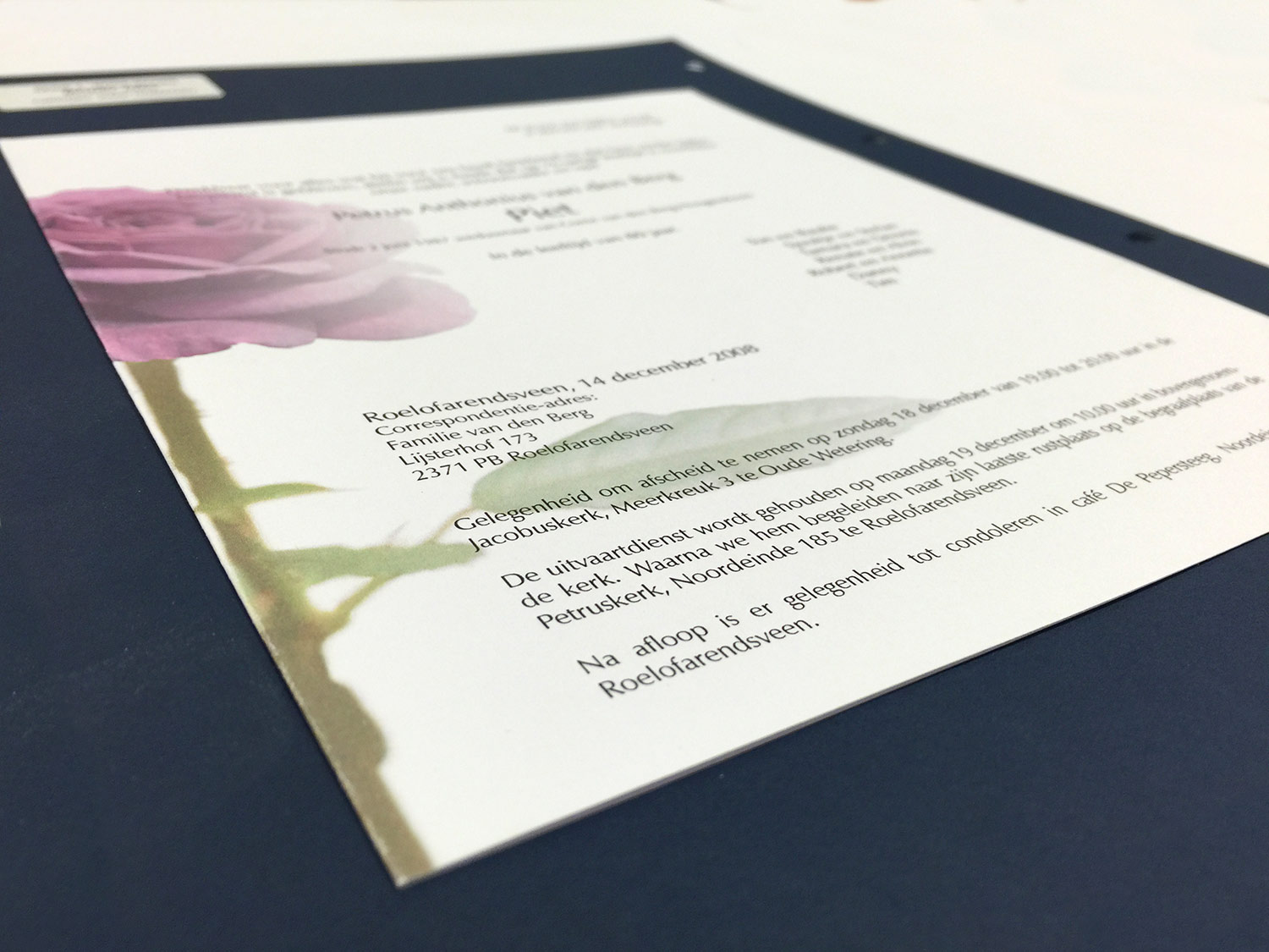 Roos, rouwkaart voorbeeld met paarse bloem