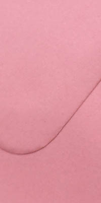 envelop met donkerroze kleur, roze